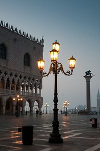 Plaza de San Marcos en la oscuridad