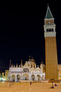 ساحة سان ماركو في الليل